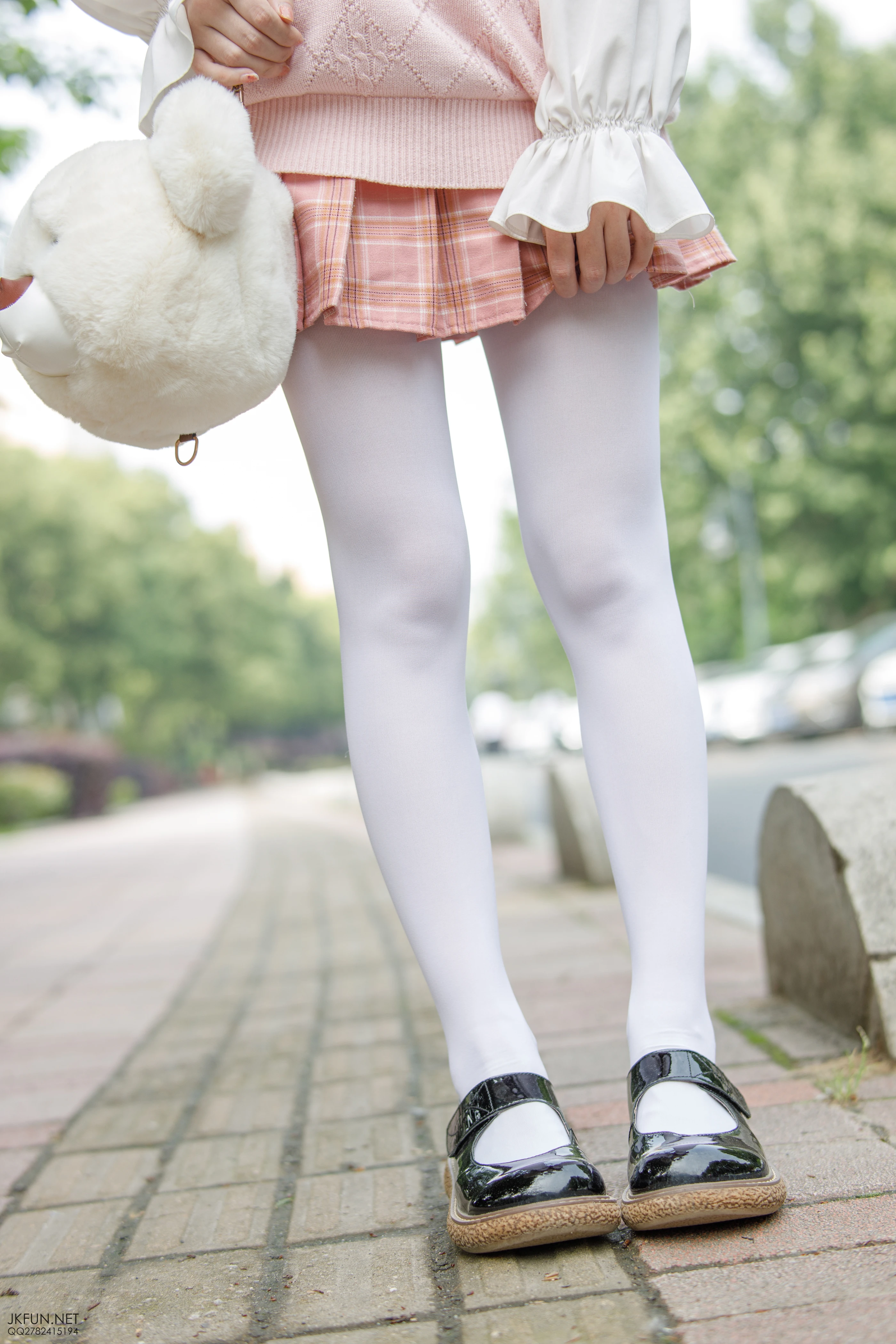 森萝财团 [JKFUN-007] 默陌 80D白丝 [126P 1V]插图3